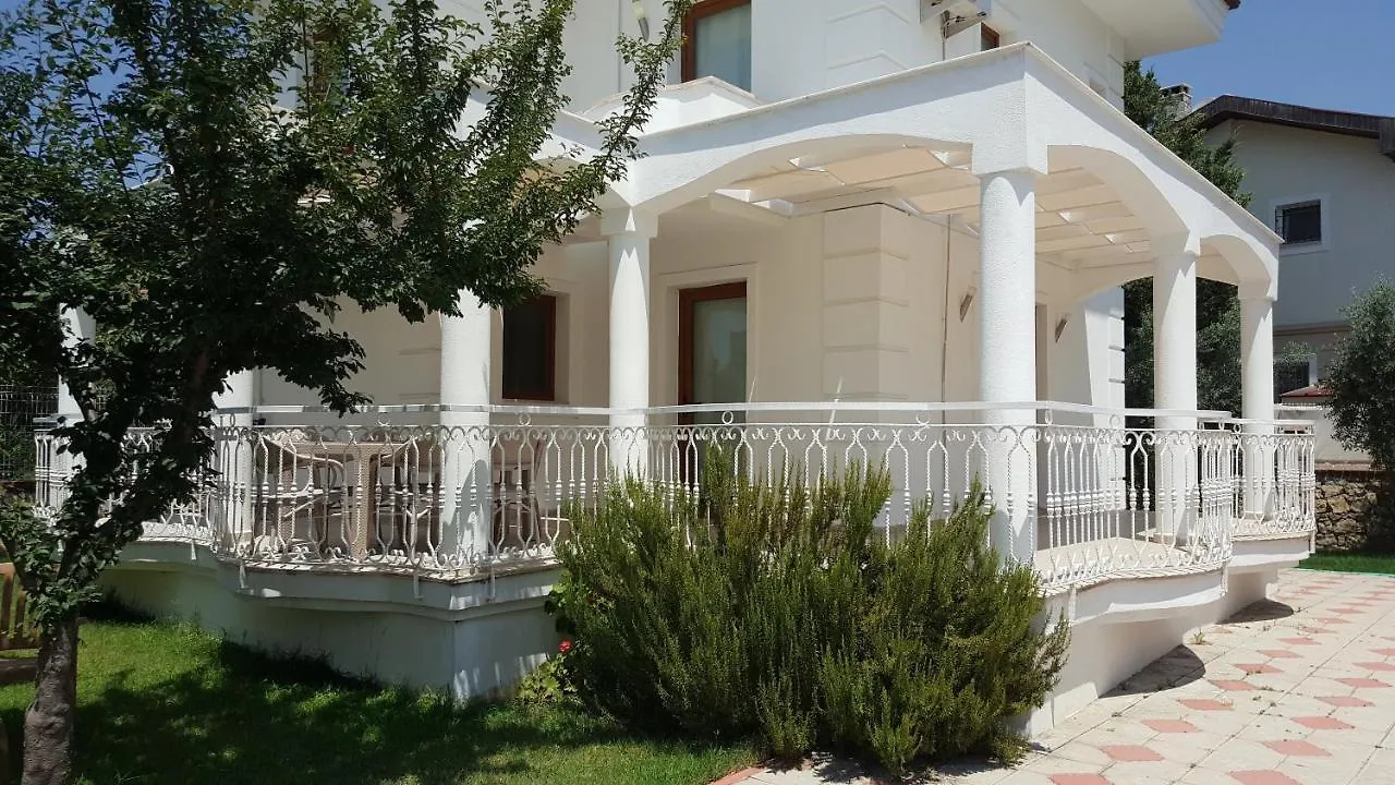 Villa Ekin フェティエ 0*,